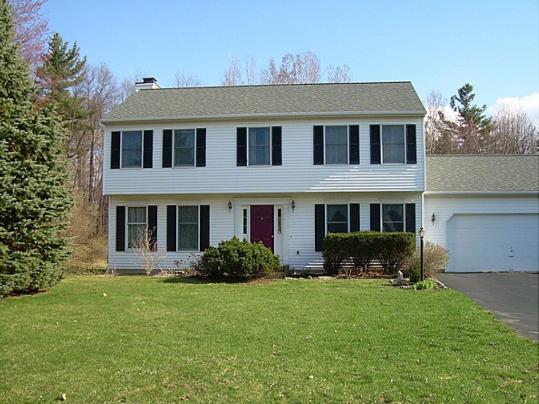 4 HAMPSHIRE PL Clifton Park, NY 12065 201200857