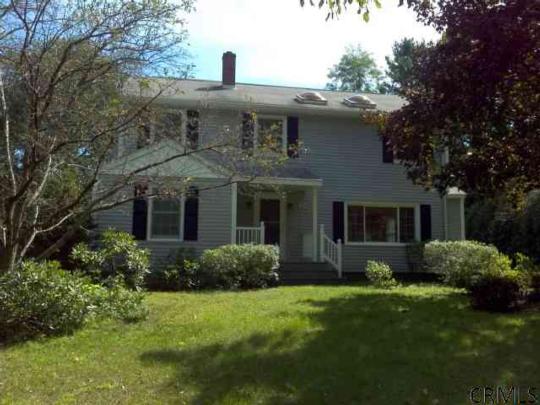 23 CRESTWOOD DR Clifton Park, NY 12065 201200764