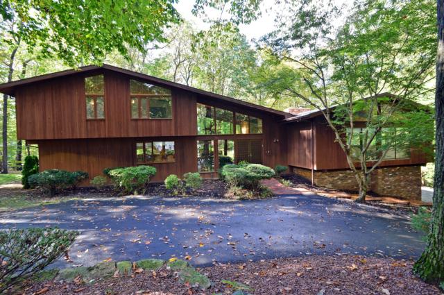 29 GALLOPING HILL CIRCLE, HOLMDEL , NJ 07733