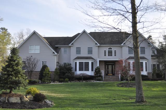 8 DUKE COURT, TINTON FALLS, Nj 07747