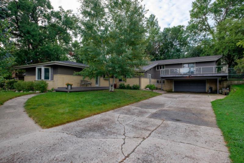 1115 OKOBOJI BLVD, WEST OKOBOJI, IA 51351 Jensen Real Estate