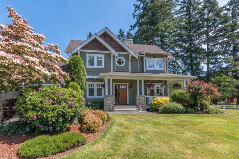 6489 TORIN ROAD, BRENTWOOD BAY, BC V8M 2H5 Krista VKrista V