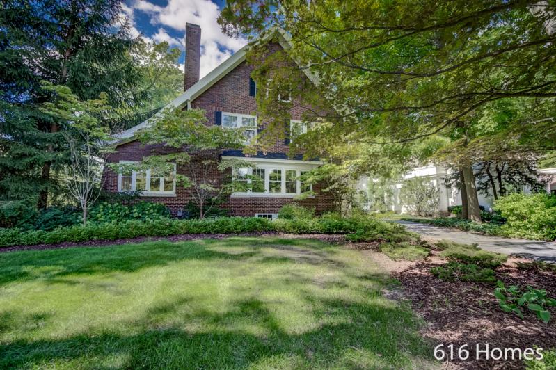 625 PLYMOUTH AVE SE, EAST GRAND RAPIDS, MICHIGAN 49506