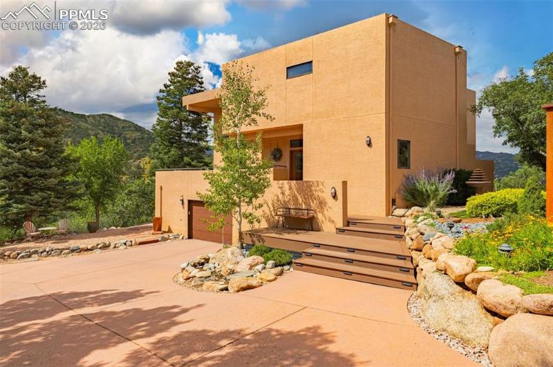 531 CRYSTAL HILLS Boulevard