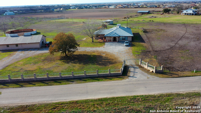 166 lower seguin, Marion, TX 78124