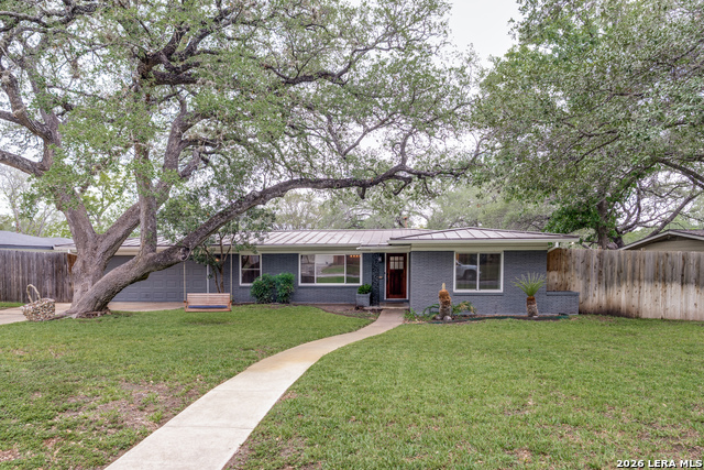 523 WOODCREST DR