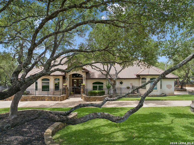 318 Hyacinth Ln