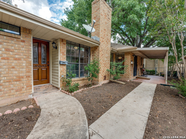 812 ROBERT DERRICK DR