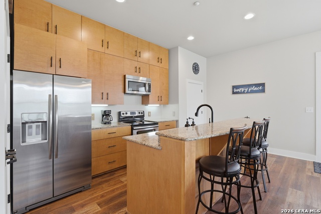 979 N Academy Ave #APT 2