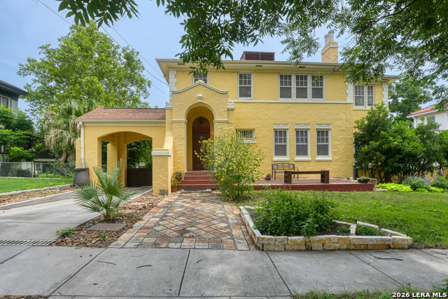 141 E MAGNOLIA AVE