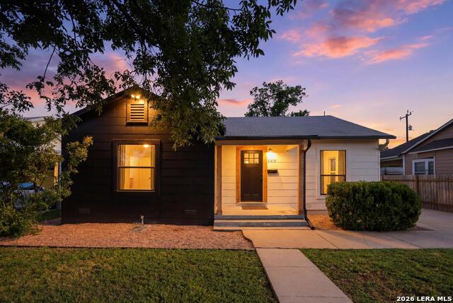 2410 W Mistletoe