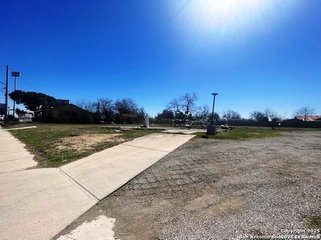 2122 E Southcross Blvd