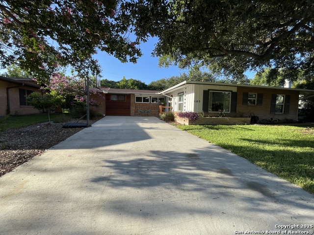 403 MARQUIS LN