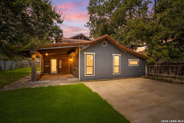 606 E AUSTIN ST