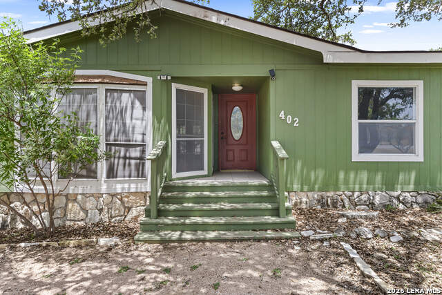 402 N WALNUT WAY