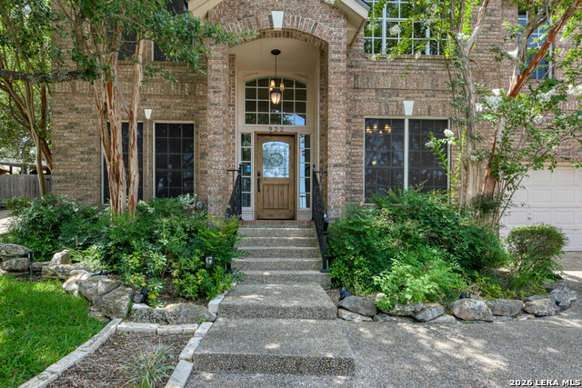 922 Riverstone Dr