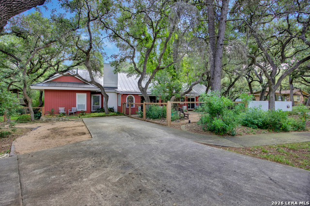 104 Wisteria