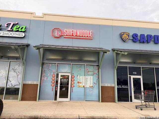 3850 s new Braunfels Ave