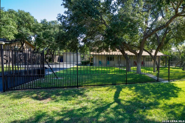 718 EASTVIEW DR
