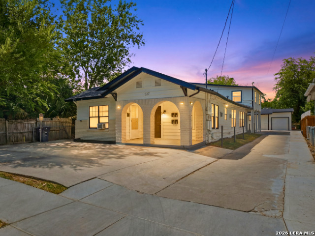 827 W ROSEWOOD AVE