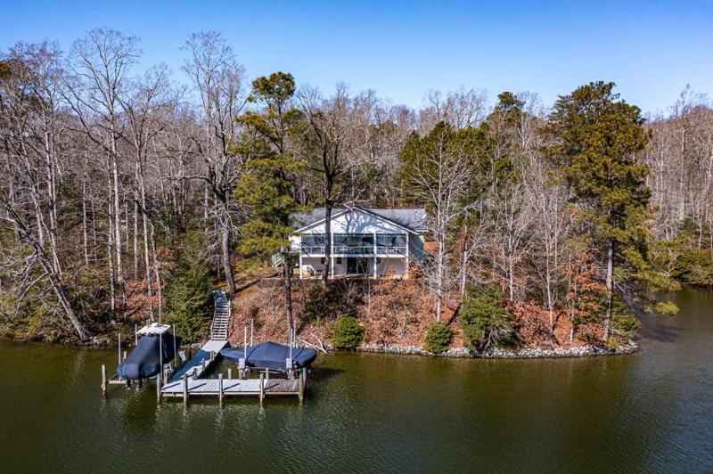 333 Peake Road, WEEMS, VA 22576 | Slideshow Image #1