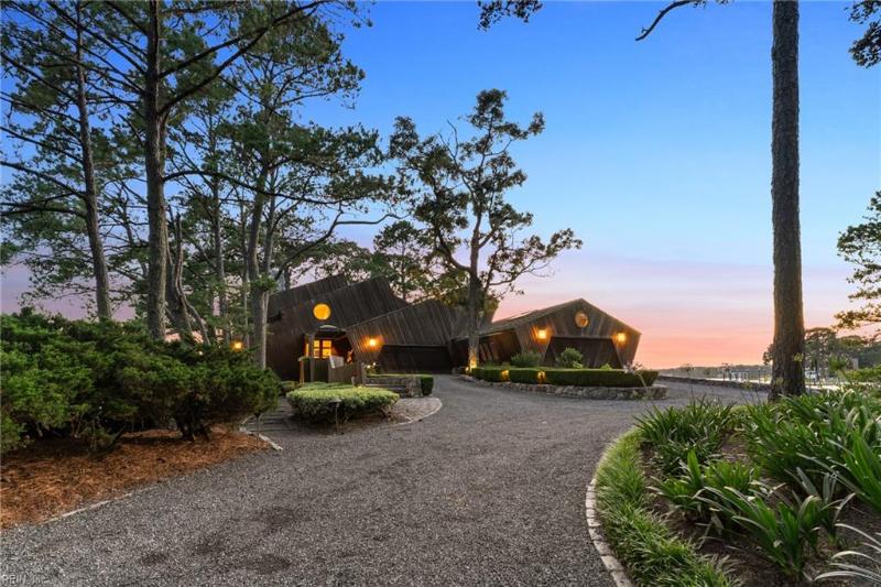 1304 Mockingbird Place, Virginia Beach, VA 23451