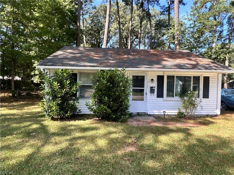 215 Pine Grove Avenue, Hampton, VA 23669 | Slideshow Image #1