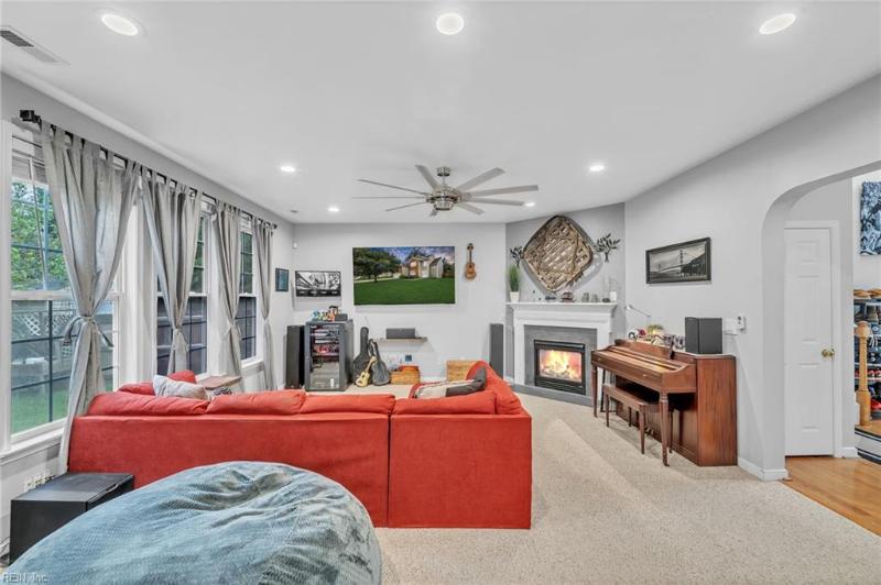  216 Lyon Drive Newport News, VA 23601 