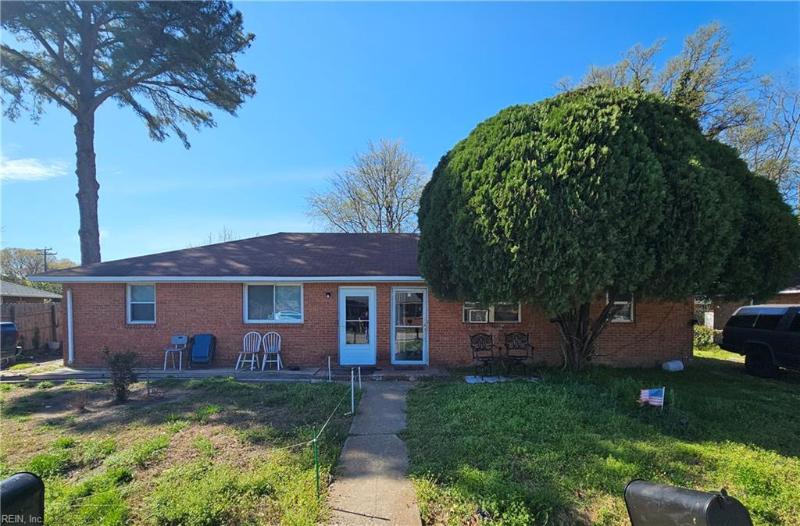 2017 Pond Lane, Chesapeake, VA 23324