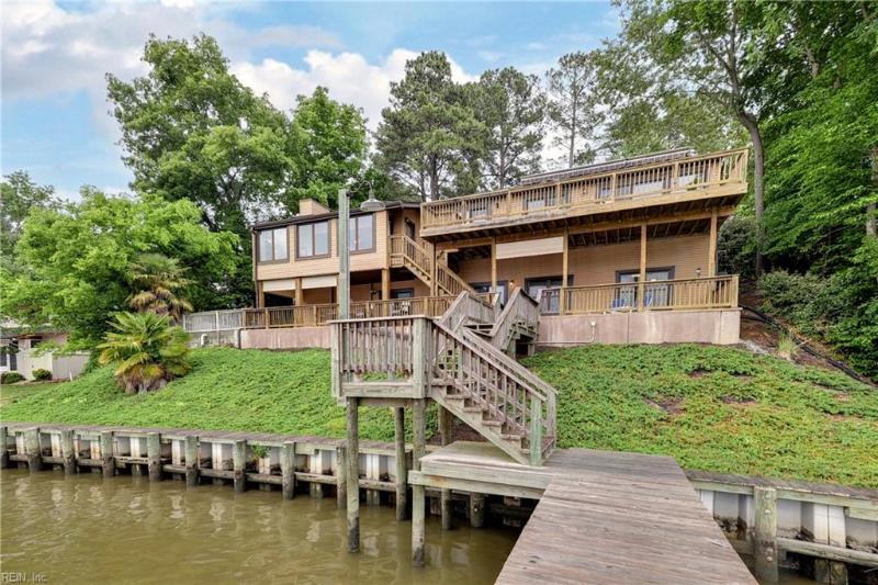  105 Linda Drive Newport News, VA 23608 