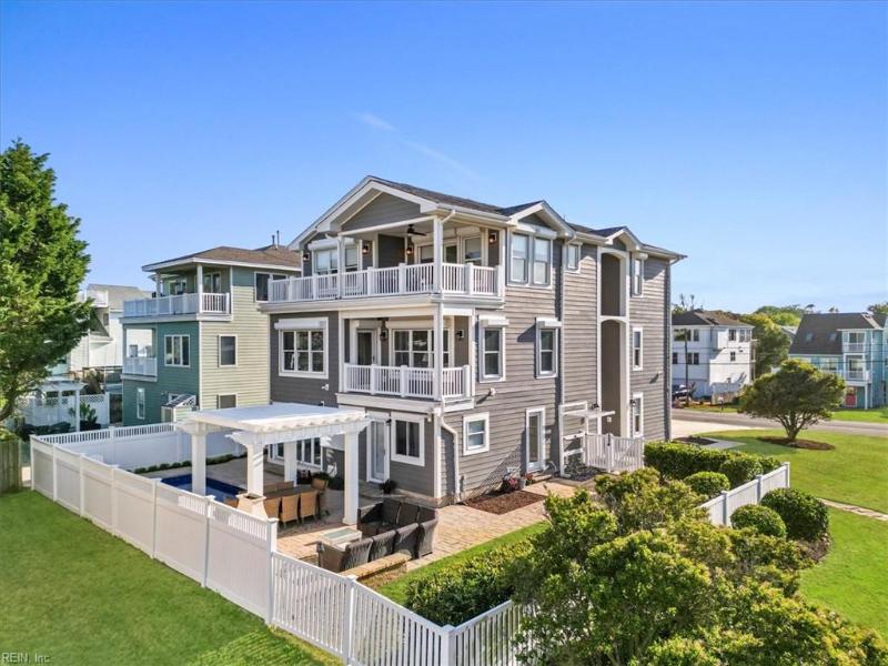 205 Aqua Lane, Virginia Beach, VA 23451