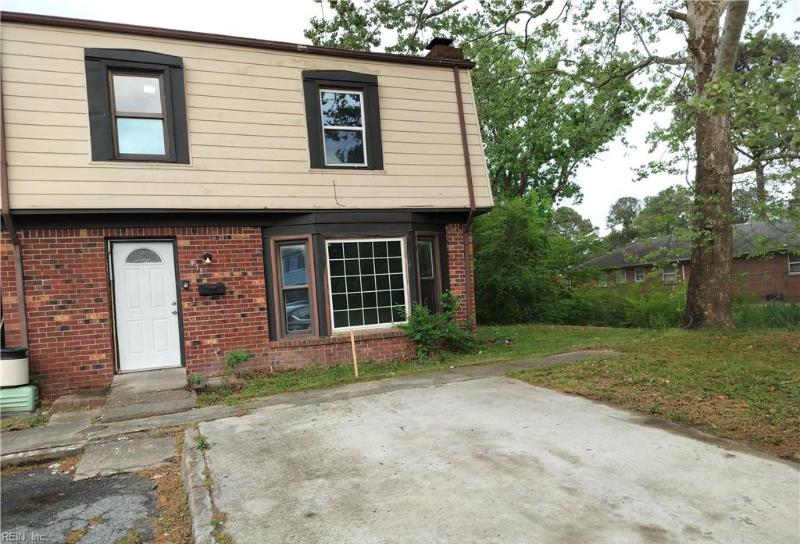 915 Harbour North Drive, Chesapeake, VA 23320