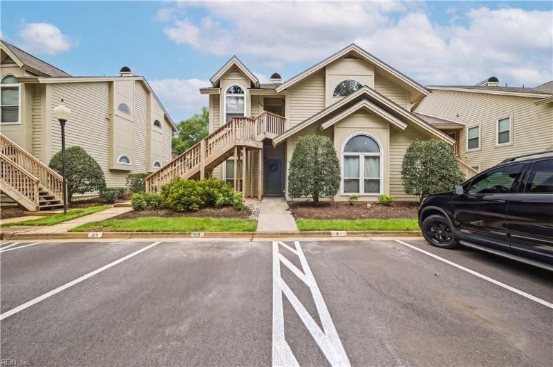 449 E Lake Circle, Chesapeake, VA 23322