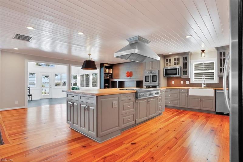  14 Eagle Point Road Hampton, VA 23669 