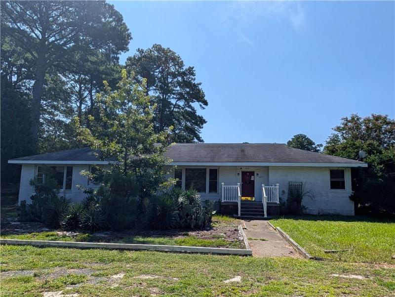 5017 Lake Circle, Portsmouth, VA 23703