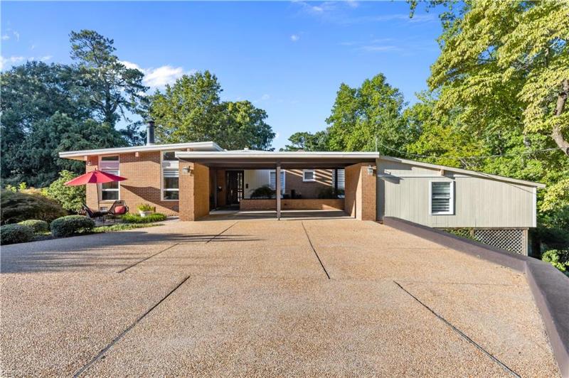  8 Rollingwood Place Newport News, VA 23606 
