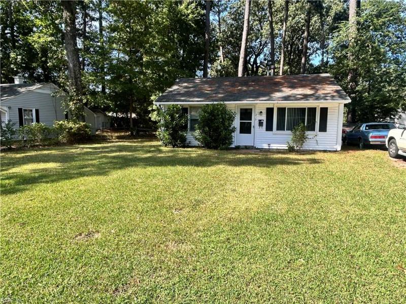 215 Pine Grove Avenue, Hampton, VA 23669 | Slideshow Image #3