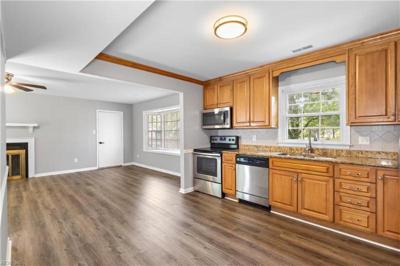 304 Odd Rd, Poquoson, VA 23662 | Slideshow Image #8