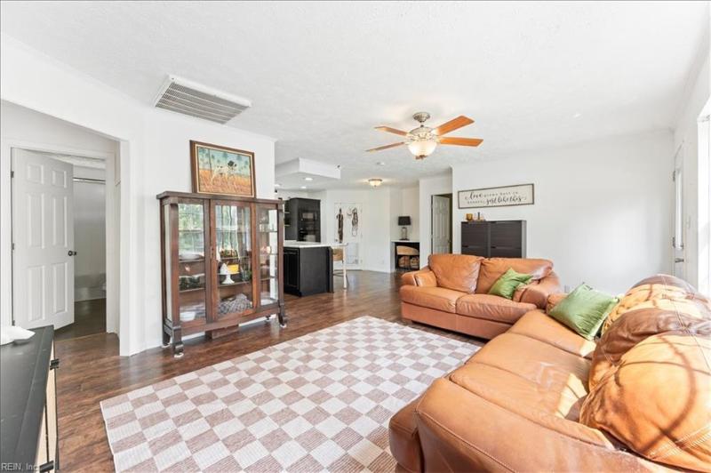 10312 Farys Mill Road, Gloucester County, VA 23061 | Slideshow Image #9
