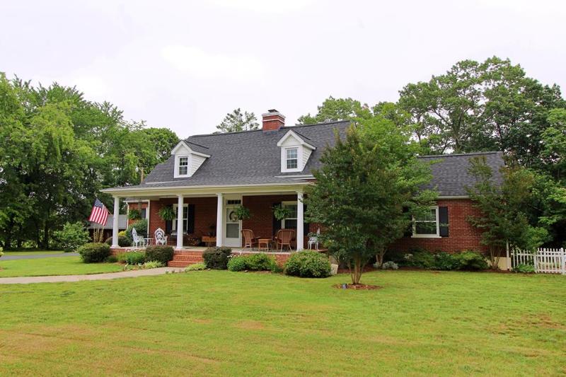1538 Redfields Rd, Appomattox, VA 24522