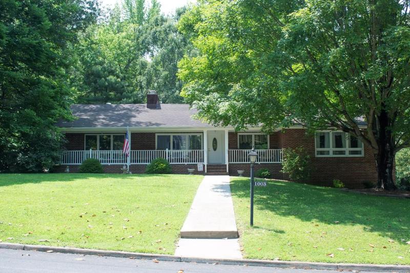 1003 Fayette St, Farmville, VA 23901