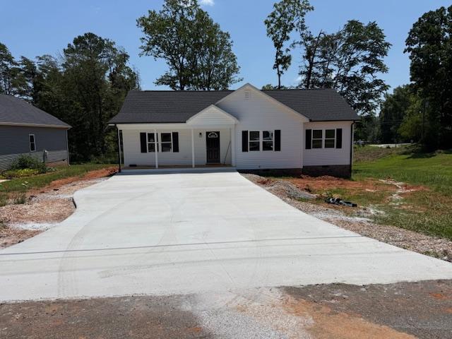 166 Plant Drive, Appomattox, VA 24522