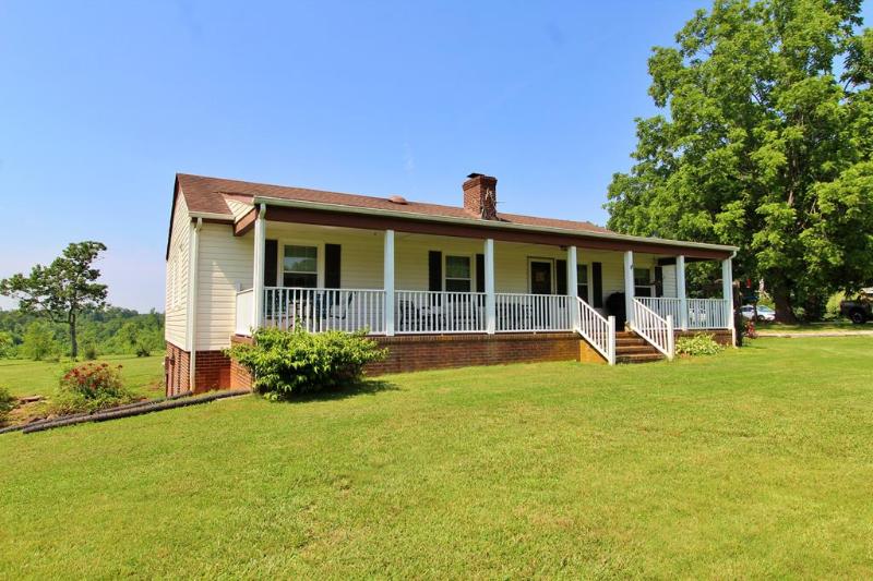 1967 Cub Creek Rd, Appomattox, VA 24522