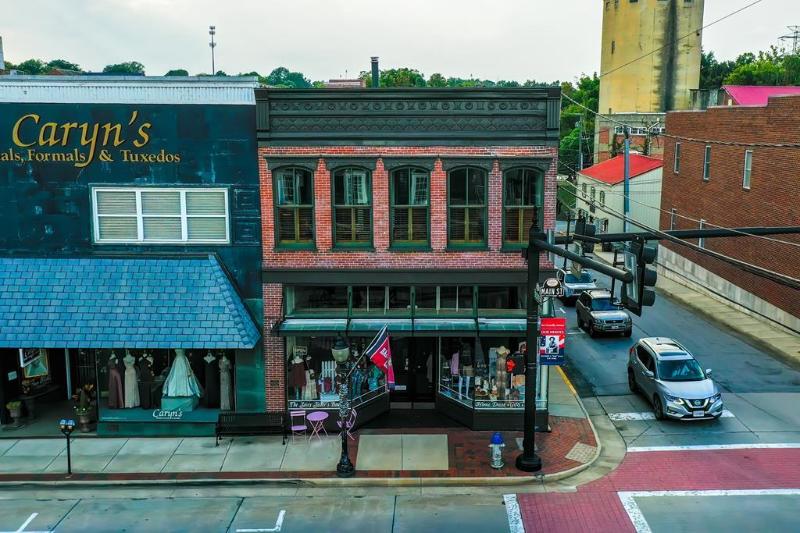 235 Main, Farmville, VA 23901