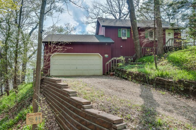 59704 SUMMIT ST., THREE RIVERS, MI 49093 The Lake Life Realty Group