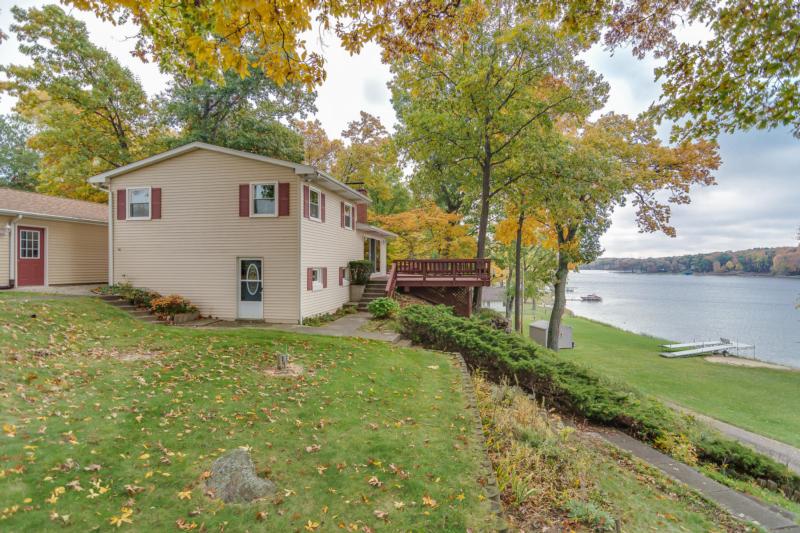 10142 COREY DRIVE, THREE RIVERS, MI 49130 The Lake Life Realty Group