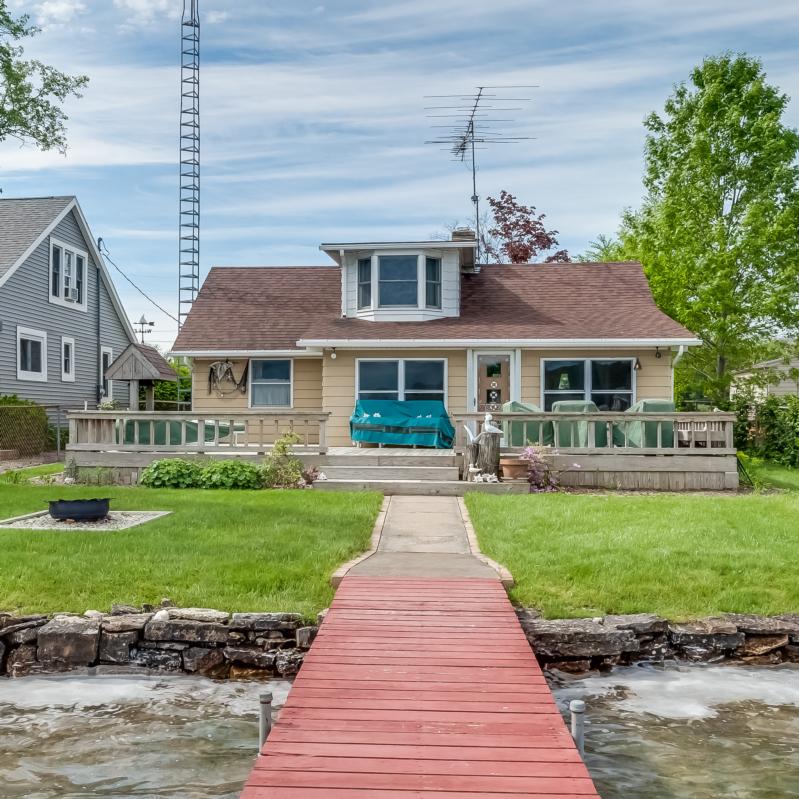 21140 CARLTON DRIVE, CASSOPOLIS, MI 49031 The Lake Life Realty Group