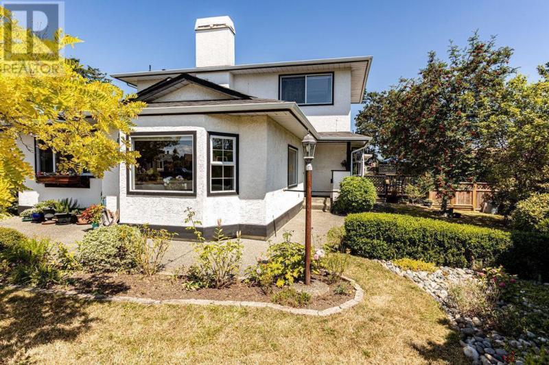 10247 ASHBY CRT, SIDNEY, BRITISH COLUMBIA V8L 4X8 Royal LePage Coast
