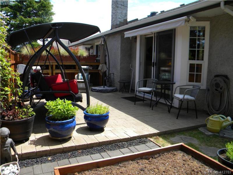 2135 AMELIA AVE 80, SIDNEY, BC Royal LePage Coast Capital Realty